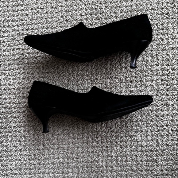 Aquatalia kitten heel suede pump 8 - Picture 4 of 4